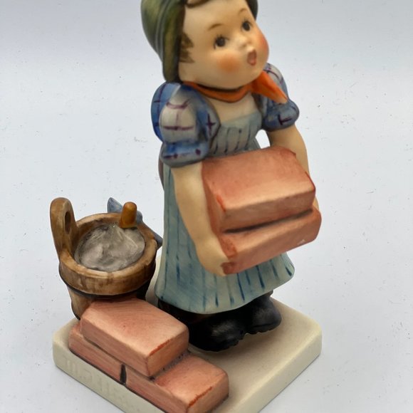 Hummel Figure The Builder #305 TMK 6 little boy carrying bricks Brick Mason - Picture 5 of 7